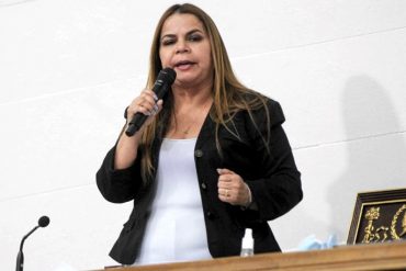 “Mientras aquí haya una revolución, siempre estará la traición y las conspiraciones”: la reacción de Iris Varela al “enterarse” de que en el PSUV hay corruptos
