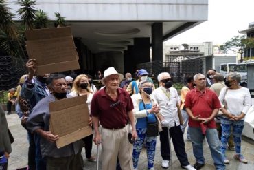 Jubilados y pensionados rechazan exclusión por pago de bono de Bs 10.000 anunciado por Maduro (+Video)