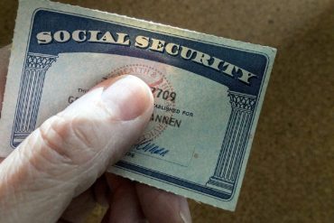 Cómo puedes conseguir la tarjeta del Seguro Social sin ser ciudadano estadounidense (+Paso a paso)
