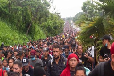 Primera caravana del 2023 con miles de migrantes avanza sin la vigilancia solicitada