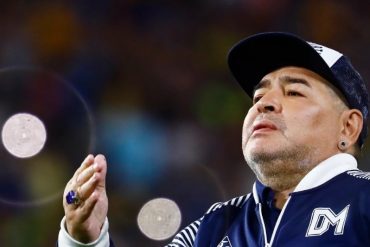 Fanáticos reportan una segunda supuesta “aparición” del “fantasma” de Maradona, esta vez en un partido del equipo que dirigía