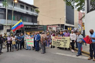 Jubilados de Pdvsa protestan este #28Jun en las afueras del Palacio de Miraflores (+Fotos)