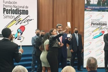 Se acabó lo que se daba: Maduro entregó Premio Nacional de Periodismo “en TikTok” al equipo de Multimedios de Venezolana de Televisión (+Video)