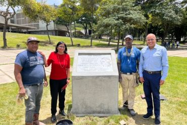 Jorge y Delcy Rodríguez fueron a la “plaza Jorge Rodríguez” en la UCV y presentaron un “desagravio a trabajadores agredidos por neonatos del fascismo”