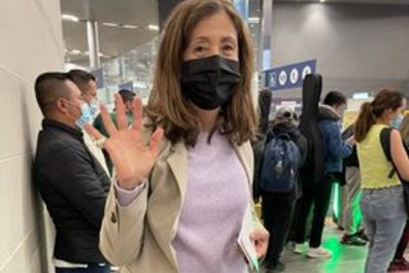 “Hasta muy pronto, Colombia. Me van a hacer mucha falta”: Ingrid Betancourt se fue de vacaciones junto con su mascota y generó fuertes críticas