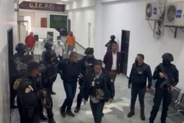 El video de película que publicó el régimen del traslado de Glenn Castellanos, supuesto coautor del asesinato de Carlos Lanz, al Palacio de Justicia