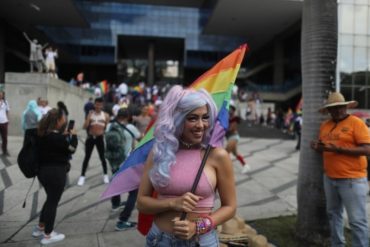 «Solo queremos que nos acepten»: el arcoíris bañó las calles de Caracas este #3Jul en multitudinaria marcha del orgullo LGBTI+ (+Fotos) (+Videos)