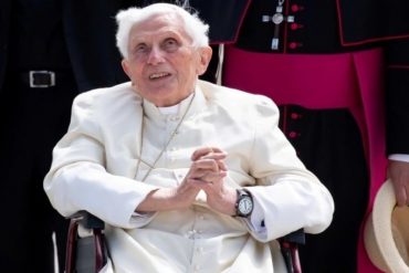 Benedicto XVI en delicado estado de salud: El Vaticano asegura que se agravó «por el avance de la edad»