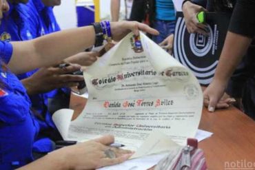 Perú promete que adoptará medidas para facilitar validación de títulos a profesionales venezolanos