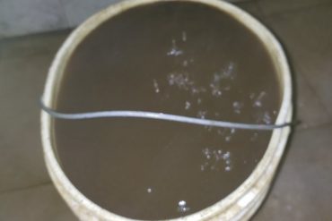 “Supongo que haré mascarilla de arcillas para venderla”: Habitante de Guatire comparte cómo le llega el agua tras las “reparaciones” de Hidrocapital