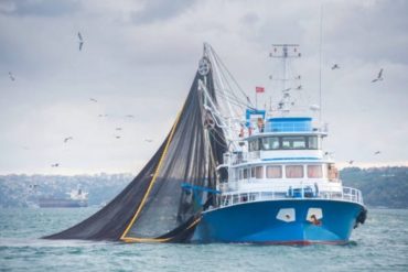 Naufragó un buque de pesca venezolano en aguas de México: se desconoce paradero de personas a bordo
