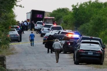 Cuatro hombres fueron acusados por la muerte de 53 migrantes en un tráiler en Texas