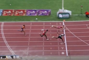 Atleta se tiró de cabeza para ganar una carrera: el video de la insólita movida que sorprende al mundo del atletismo