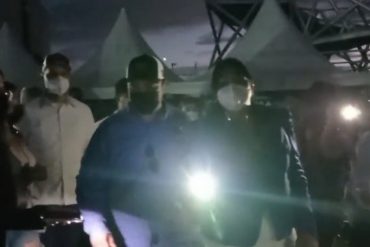 “Se escuchó una explosión y se apagó todo”: Alcalde chavista recibió su “dosis de patria” en Barquisimeto y se quedó sin luz durante recorrido nocturno (+Video)