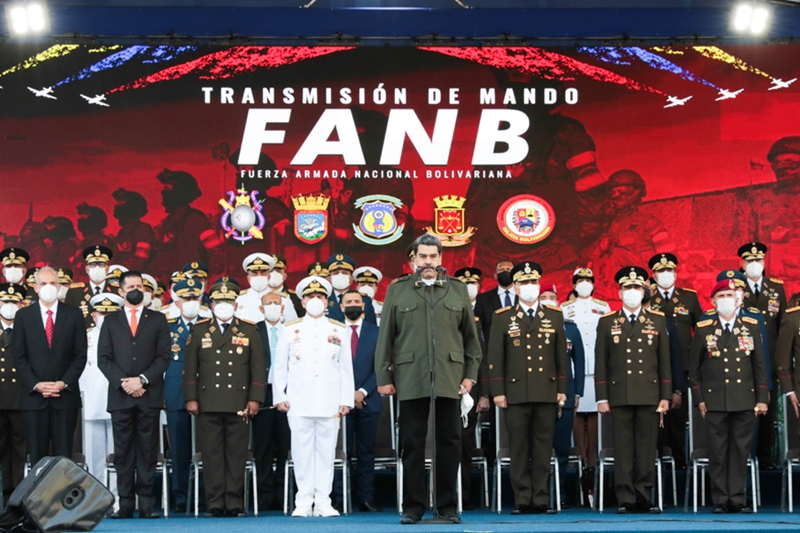 Maduro continúa con la novela: pidió a lo militares estar “alertas” ante supuestas “asechanzas terroristas de última hora” desde Bogotá (+Video)