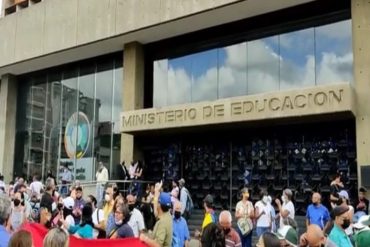 Gremio docente protestó frente al Ministerio de Educación por segundo día consecutivo (+Video)