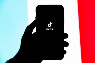 Senadores de EEUU piden investigar a TikTok por presunto espionaje