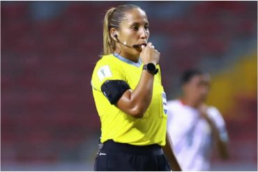 Árbitra venezolana hizo historia al dirigir la final del Mundial de fútbol femenino sub-20