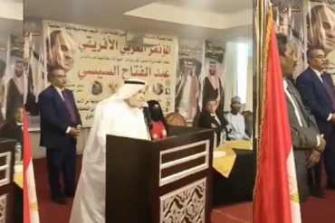 El impactante momento en que un diplomático de Arabia Saudita muere mientras daba un discurso (+Video)