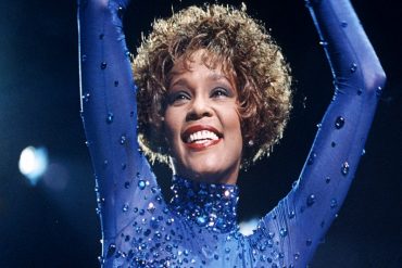 Falta de dientes, senos falsos y nariz podrida: Lo que reveló la autopsia de Whitney Houston