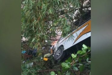 Volcamiento de autobús vía Táchira deja un muerto y al menos 13 heridos