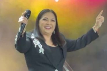 “Estaba completamente confusa”: Ana Gabriel justificó su actitud durante concierto en el que clamó por la libertad de Venezuela (+Videos)