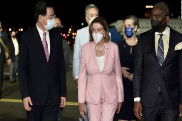 Nancy Pelosi llega a Taiwán pese a las amenazas del régimen de China