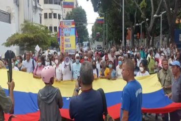 Trabajadores activos y jubilados protestaron en Caracas este #2Ago para exigir mejoras salariales