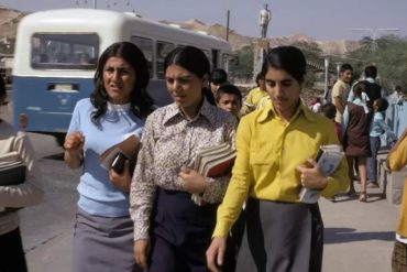 “A las mujeres se les permitía vestir lo que querían»: Así era la vida de las mujeres en Irán antes de la Revolución Islámica