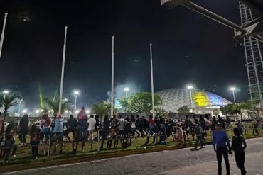 “Desorganización y total irresponsabilidad”: asistentes reportan caos en la salida en concierto de Wisin y Yandel a causa de la PNB (+Video)