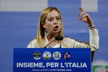 Giorgia Meloni, la mujer que dirigirá Italia, se define como «cristiana, provida, anti-ideología de género» y promueve las fronteras seguras (+Video) (+Perfil)