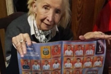 Una abuela argentina invirtió todo el dinero de su pensión en barajitas para completar su álbum del Mundial Qatar 2022