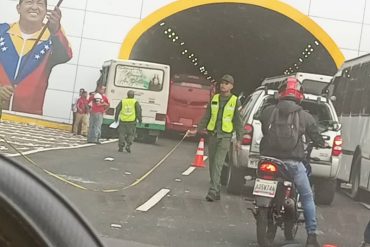 Un autobús chocó este #5Sep frente al túnel de Los Ocumitos en la autopista Regional del Centro (+Foto)