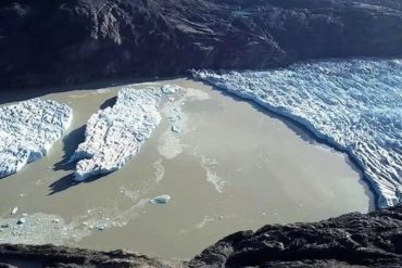 Temperaturas altas en invierno e inusuales lluvias provocaron que se desprendiera parte de glaciar colgante en la Patagonia (+Impresionante video)