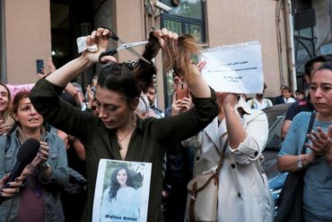 Aumentan a siete los fallecidos en protestas en Irán tras ira que desató la muerte de joven detenida por «usar mal» su velo