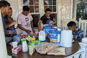 “Es lo mejor de América”: así los habitantes de Martha’s Vineyard se reunieron para apoyar a los niños y familias de inmigrantes (+Fotos)