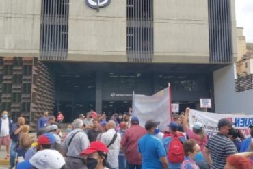 Jubilados y pensionados protestaron este #6Sep frente al MP para rechazar el instructivo Onapre