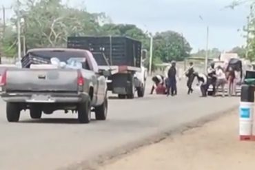 Denuncian que policías estallaron contra el piso el teléfono de una ciudadana en Zulia porque estaba grabando un procedimiento irregular (+Video)