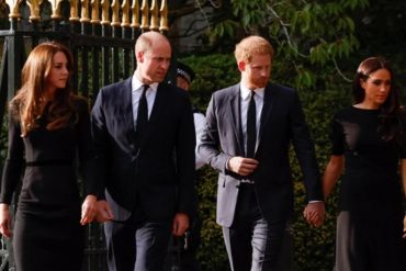 William, Kate, Harry y Meghan se mostraron juntos en las afueras del castillo de Windsor tras la muerte de la reina Isabel II (+Fotos)