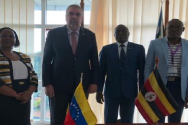 Venezuela y Uganda evalúan posibilidades de cooperación en sector turístico