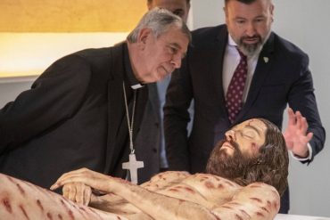 La imagen hiperrealista de Jesucristo que muestra la crudeza de sus azotes (la elaboraron a partir de la sábana santa)