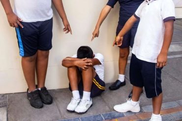 Niña víctima de bullying cayó del cuarto piso de su colegio mientras era acosada por sus compañeras: padre exige investigación