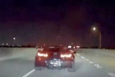 Un corvette “desapareció” de una autopista luego de que la policía se le acercara (+Video)