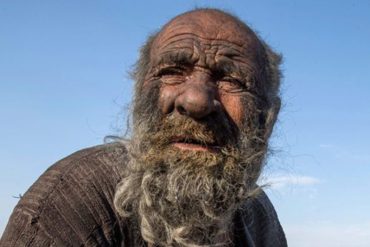 Murió el hombre “más sucio del mundo” meses después de tomar su primera ducha tras más de medio siglo sin bañarse (+Video)