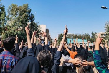 Estudiantes iraníes siguen protestando pese a la represión del régimen islámico