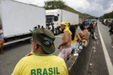 Camioneros bloquean varias vías de Brasil en protesta por resultado electoral: «No aceptamos ser gobernados por un corrupto» (+Videos)