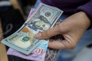 Así se cotiza el dólar paralelo para el inicio de la jornada de este lunes #9Ene