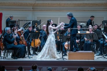 Gustavo Dudamel y la Filarmónica de Los Ángeles reciben una ovación en el Carnegie Hall