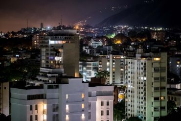 Sistema eléctrico demuestra nuevamente que no aguanta lluvia: usuarios reportan fallas en la Gran Caracas y otras zonas de Venezuela