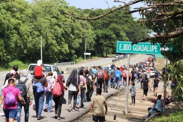 Agentes dispersan caravana de migrantes que saldrían de la mexicana Tapachula